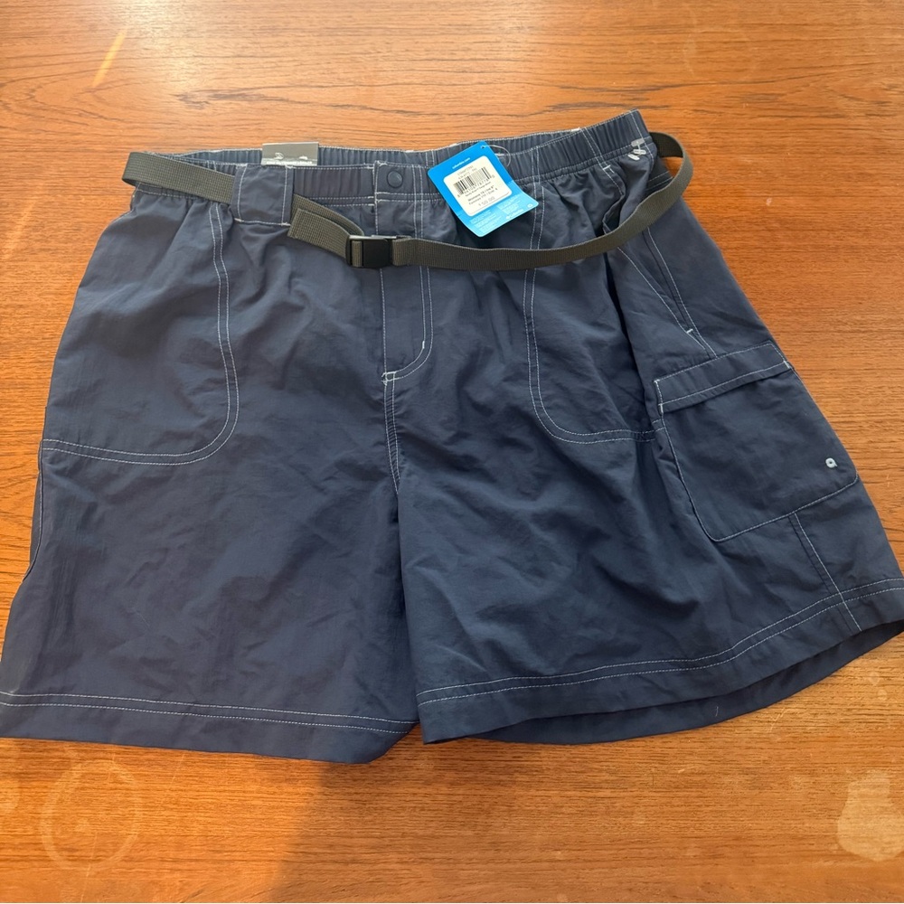 Women’s Columbia Sandy River Cargo Shorts 
Size 1X inseam 6”
New with tags